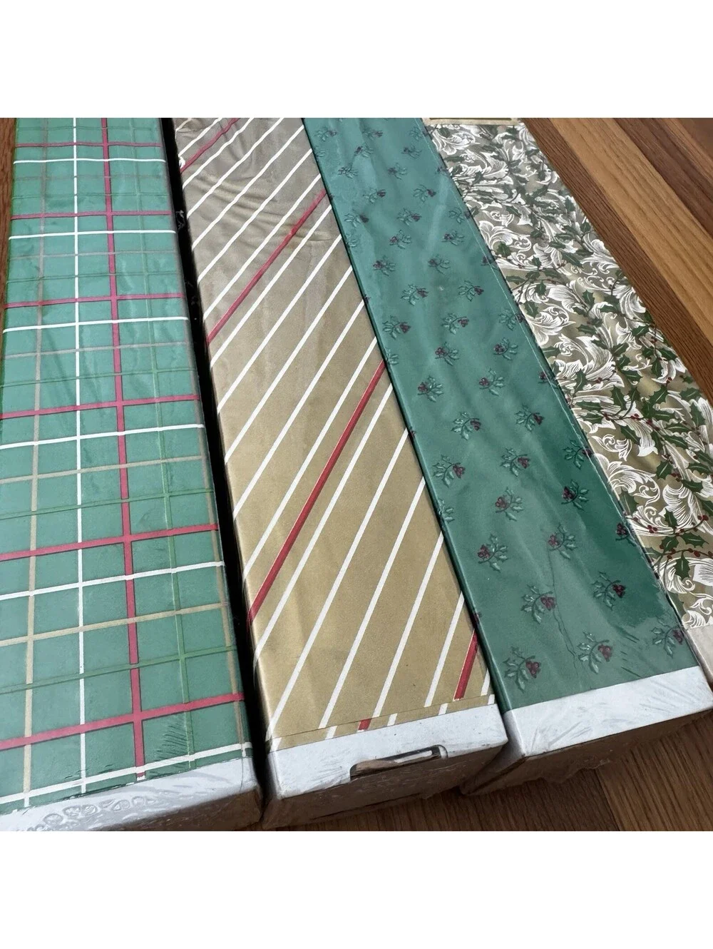 Vintage Lot Of 4 Christmas Wrapping Paper Box With Cut Edge New And Sealed